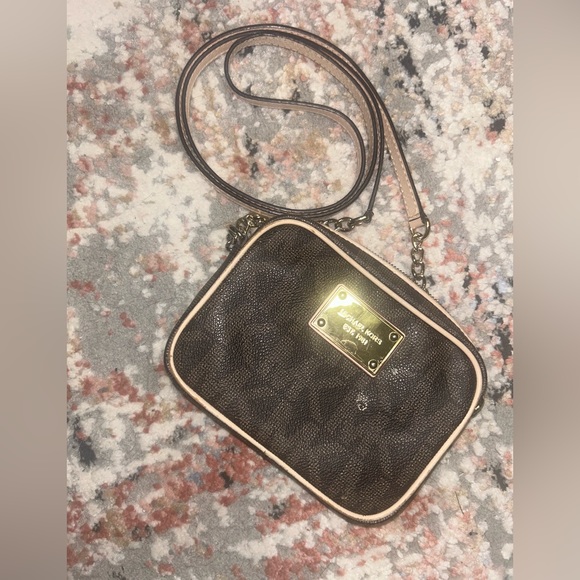 Michael Kors mini crossover - Picture 1 of 4